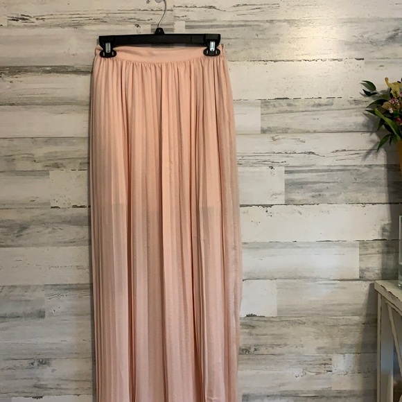 Forever 21 Dresses & Skirts - Blush Skirt